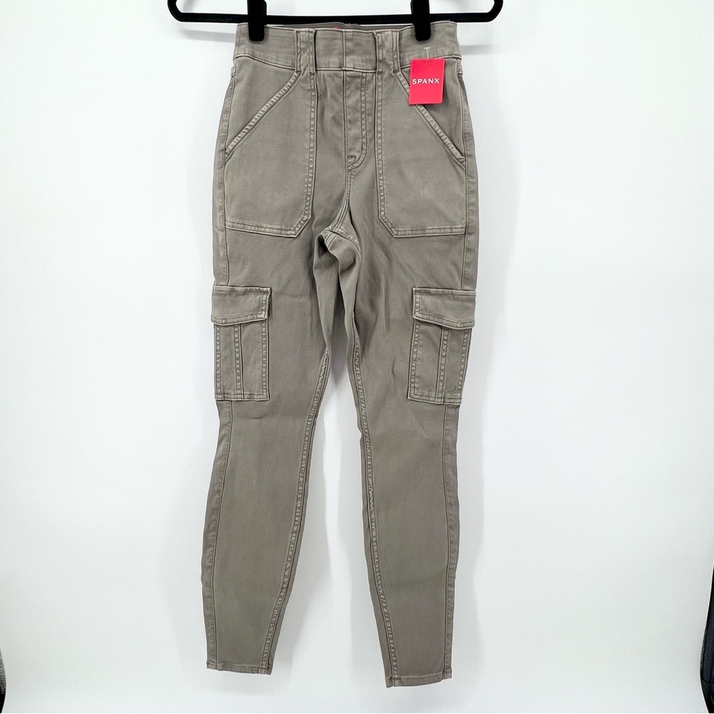 Spanx Stretch Twill Ankle Cargo Pant in Desert Dune Size Small new with tags